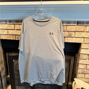 Under Armour short sleeve loose fit heat gear shirt, grey, size 3XL, EUC